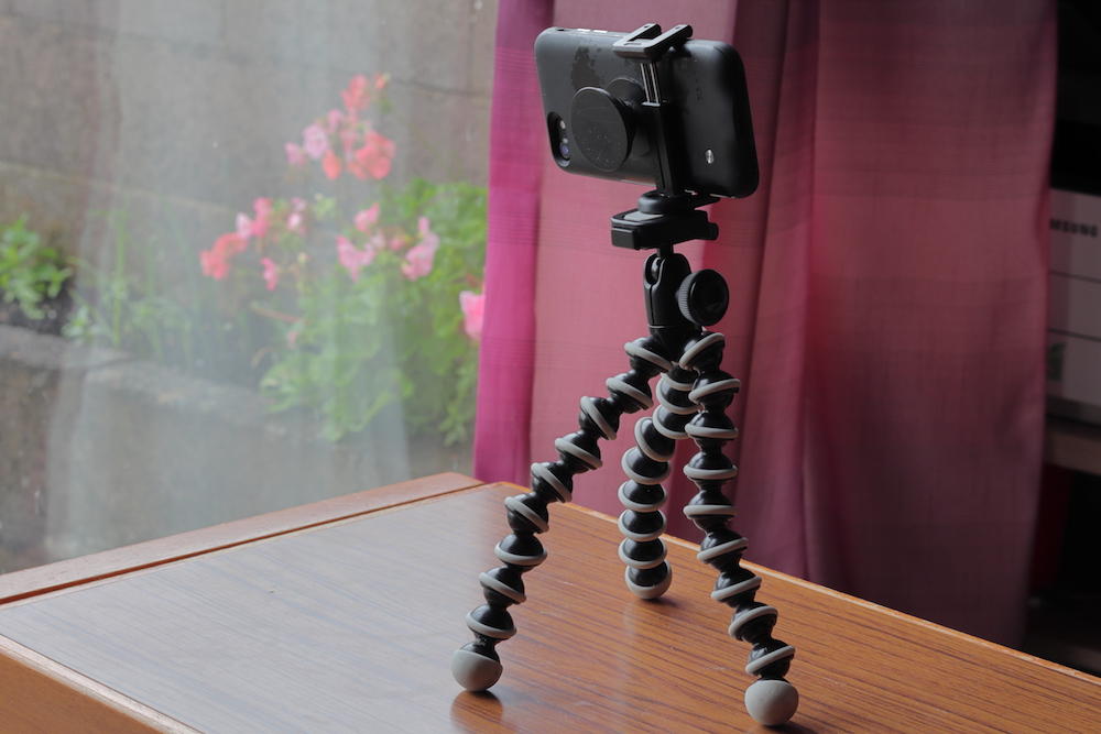 Flexible small and handy tripod